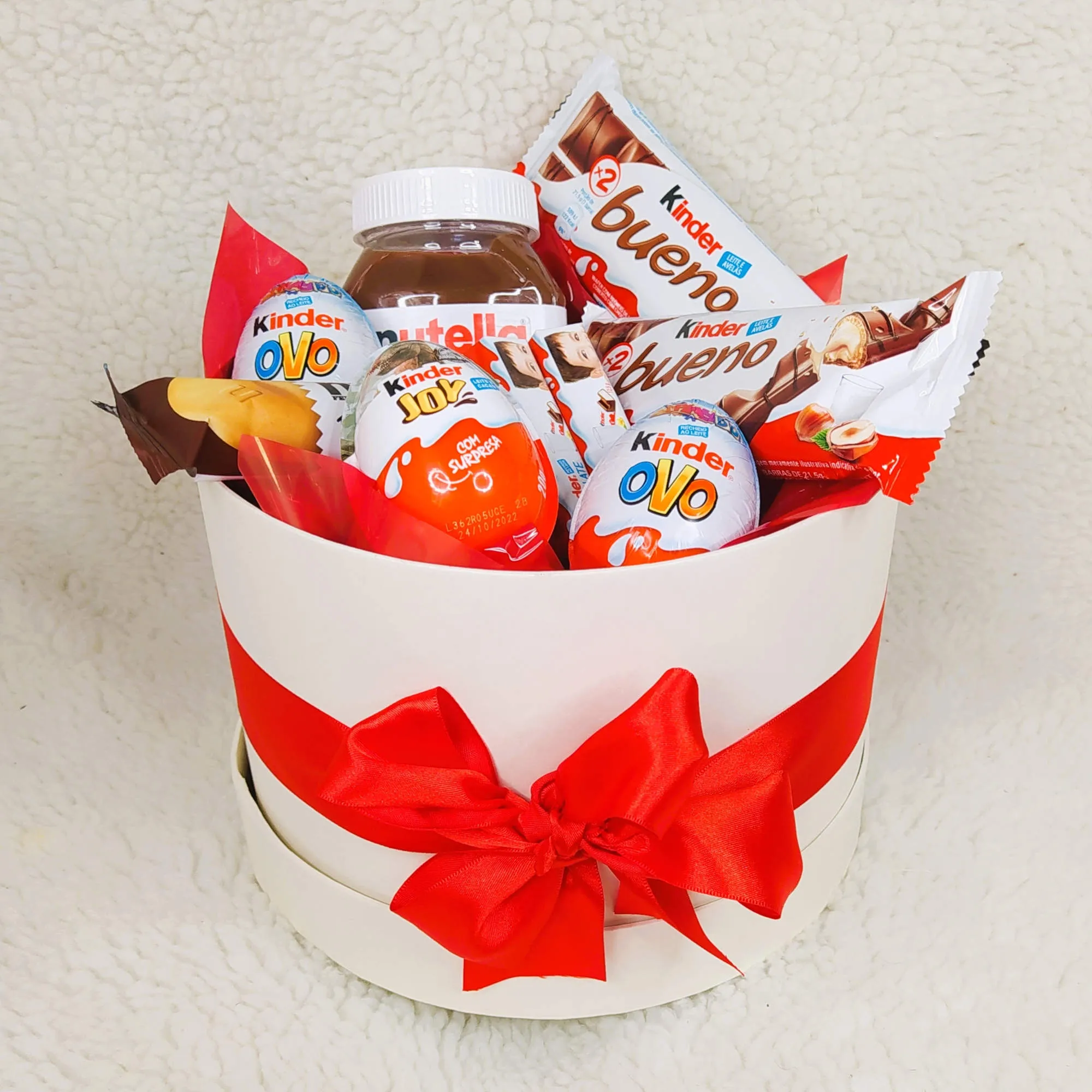 Cesta Box Luxo Redonda P com Kinder e Nutella