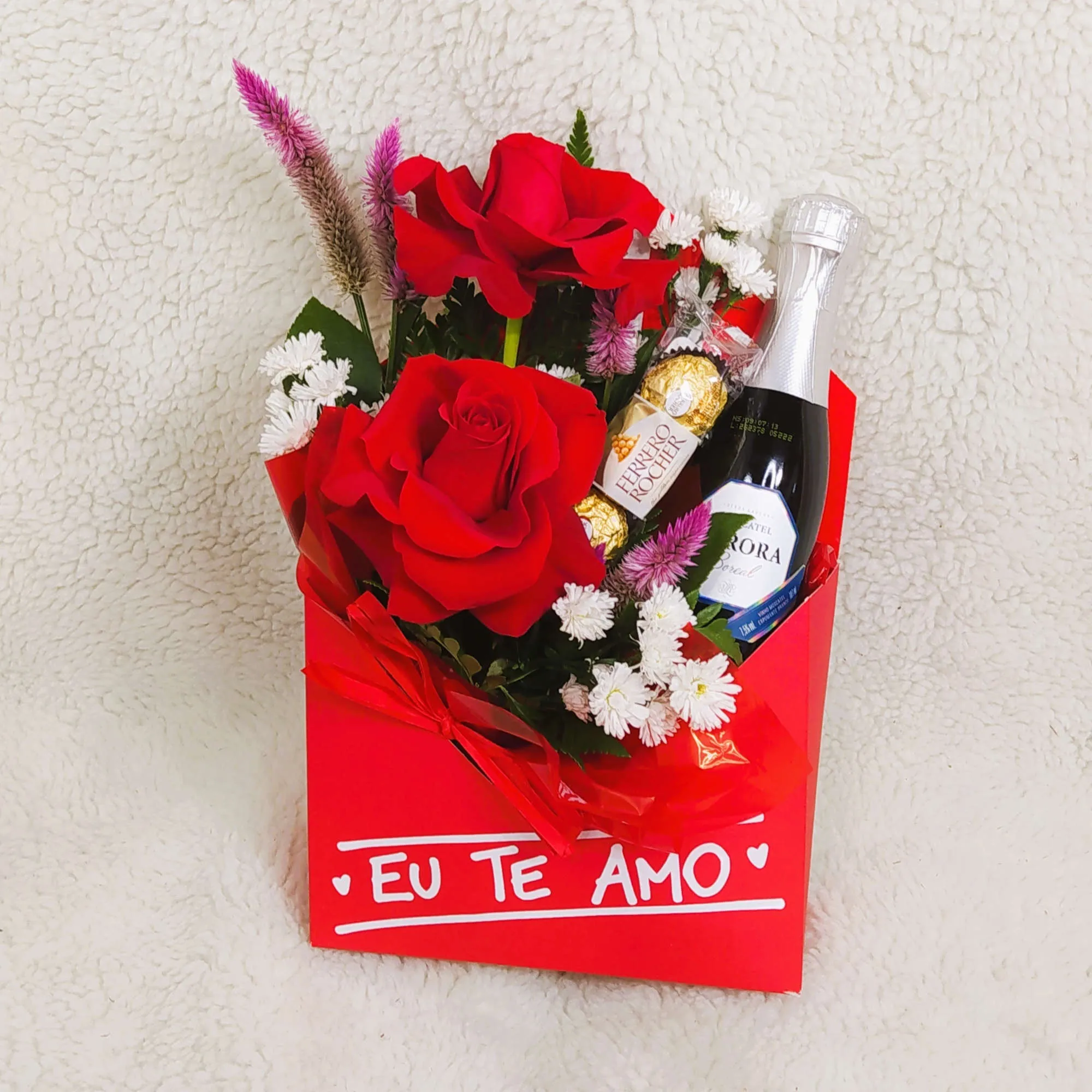 Caixa Envelope com Rosas Mini Espumante e Chocolates